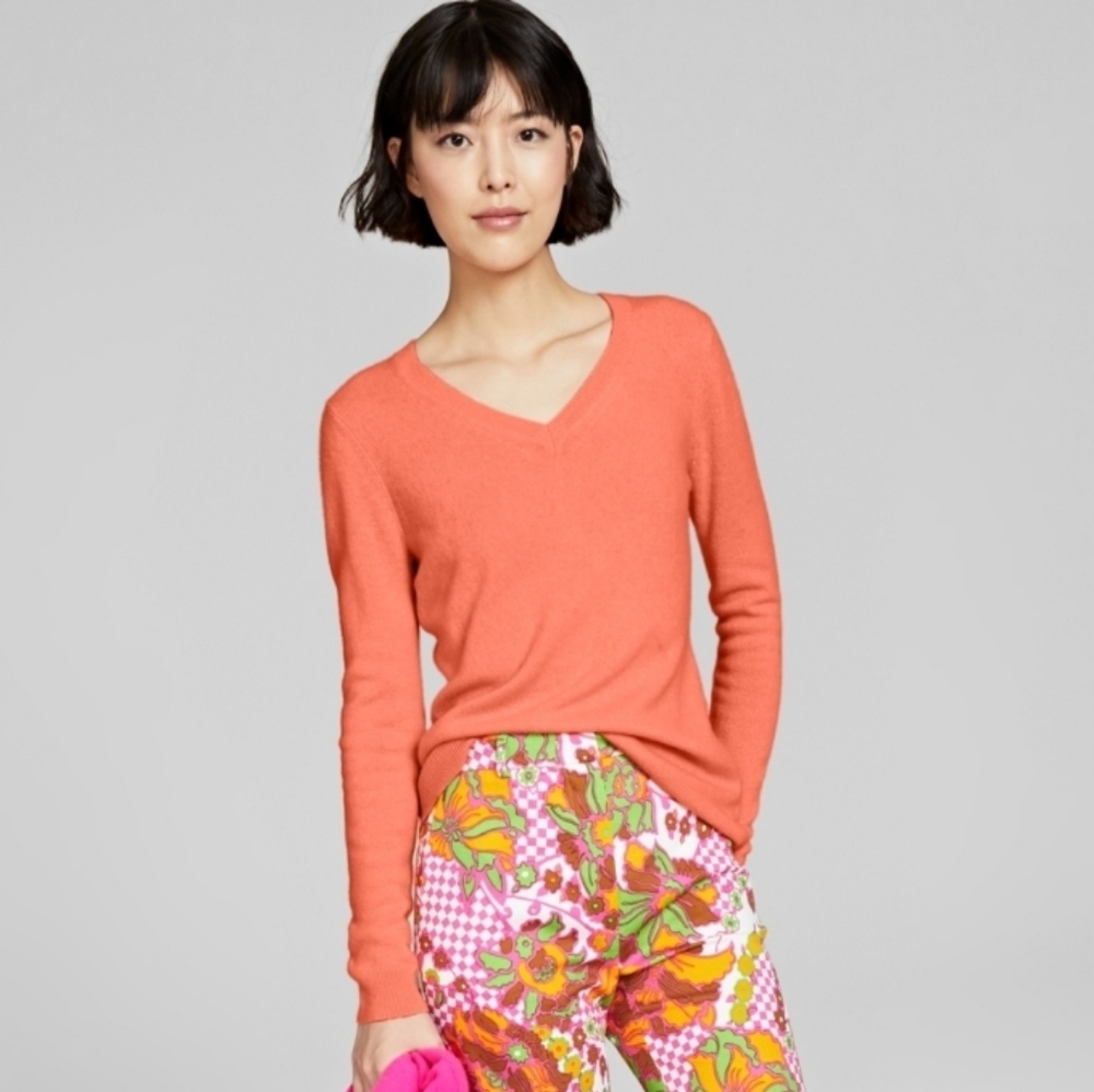 Charter Club 100% Cashmere v-neck Sweater, Coral - Medium